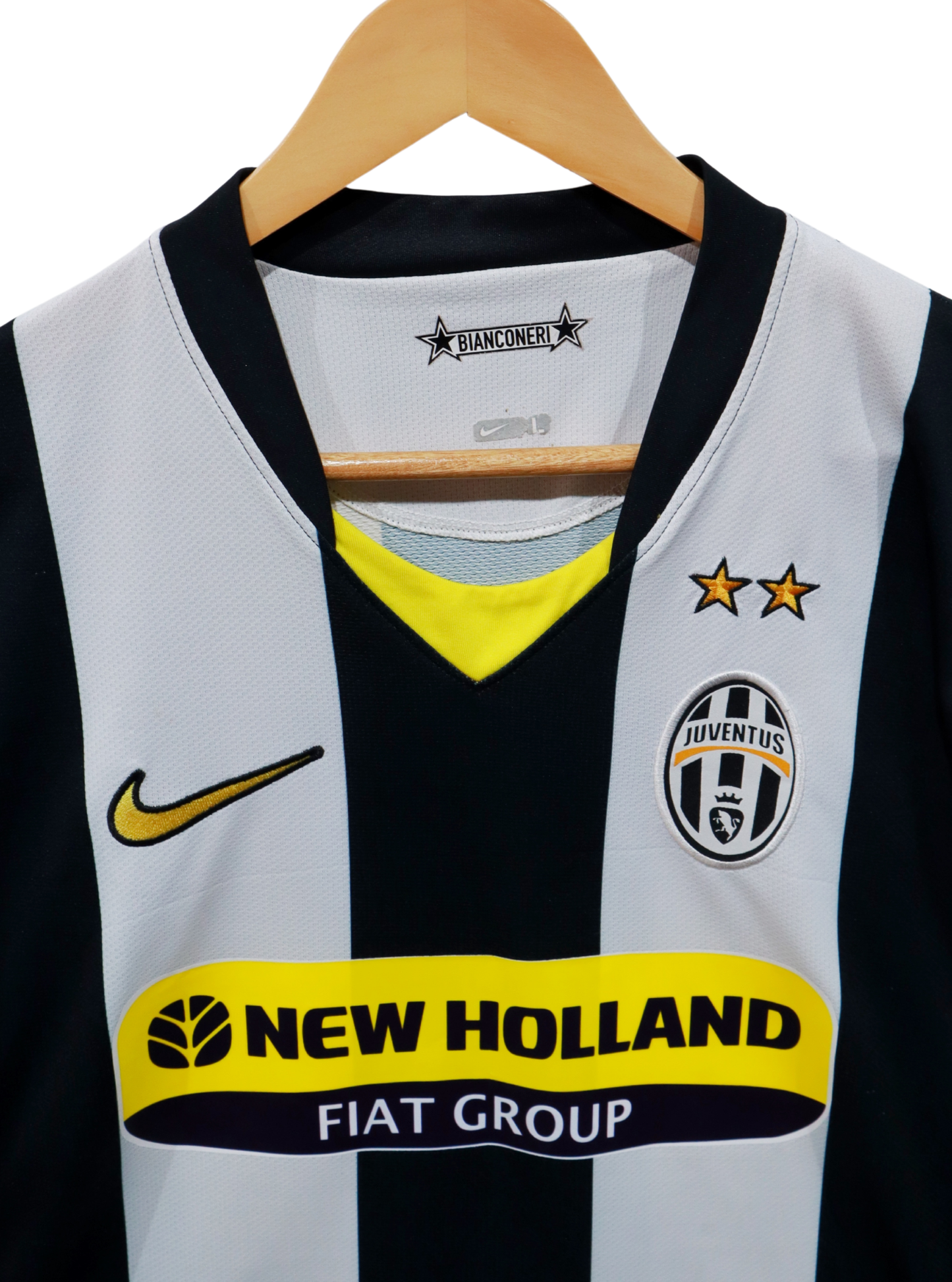 Detalle de la camiseta Juventus 2008/09 primera equipación de Pavel Nedvěd.