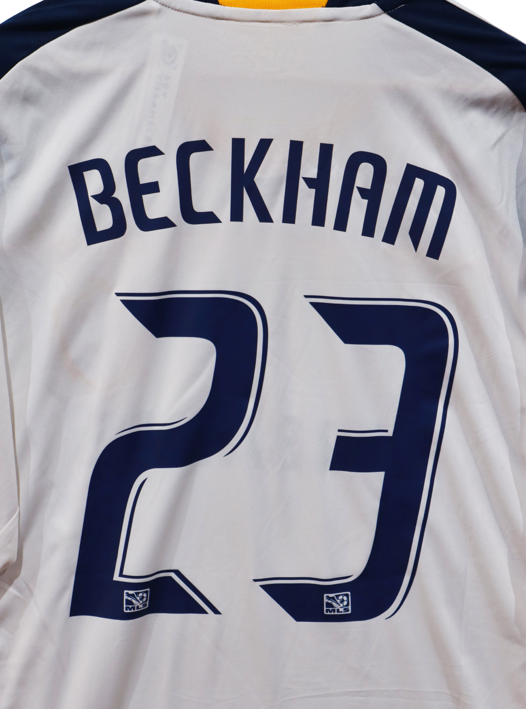Foto trasera: Parte trasera de la camiseta LA Galaxy 2010/11 con dorsal de David Beckham.